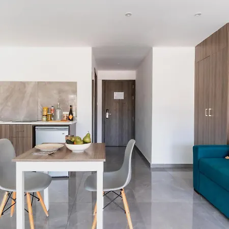 Cute And Ideal Holiday Home For Couples In Central Ayia Napa All Yours דירה